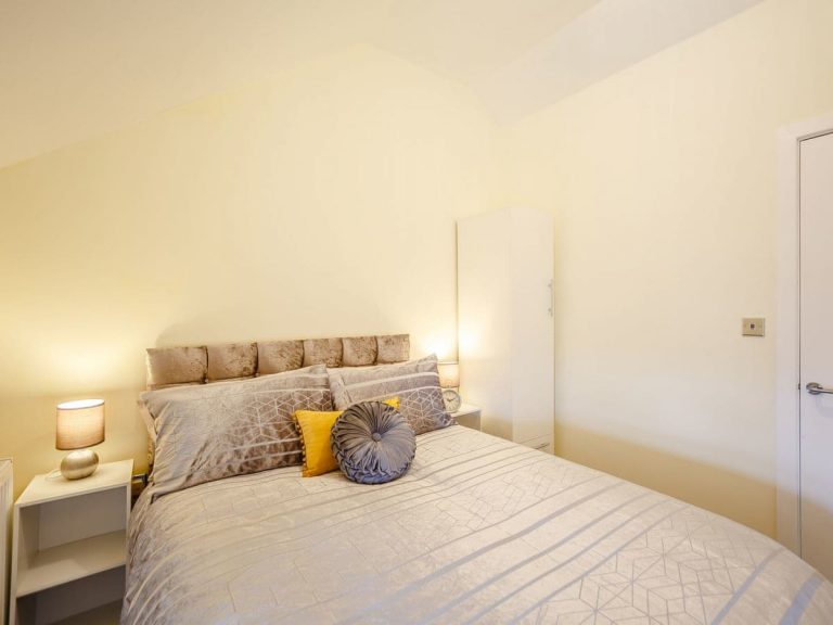 swallow-double-bedroom2.jpg