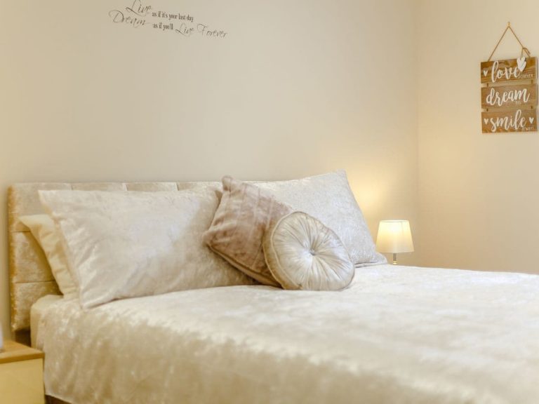 wagtail-double-bedroom2.jpg
